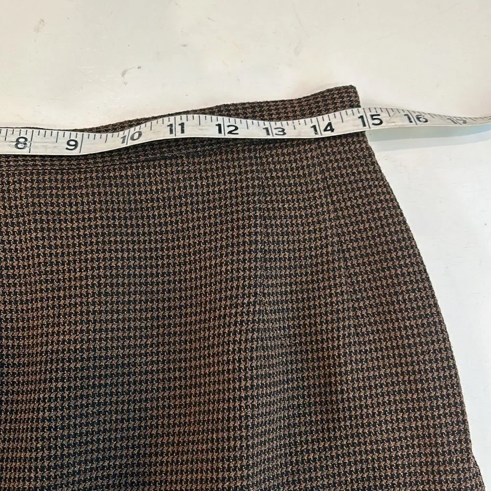 Gianni black and brown tiny houndstooth skirt size 12 fits more like a 10